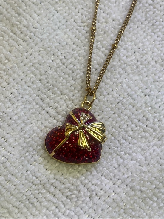 Jewelry - Red Heart Gold Tone Fashion Necklace